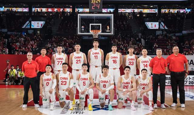 世界杯直播官网app下载入口-FIBA认错，果断换人，3裁判出炉，助裁曾执法CBA，中国男篮或受益