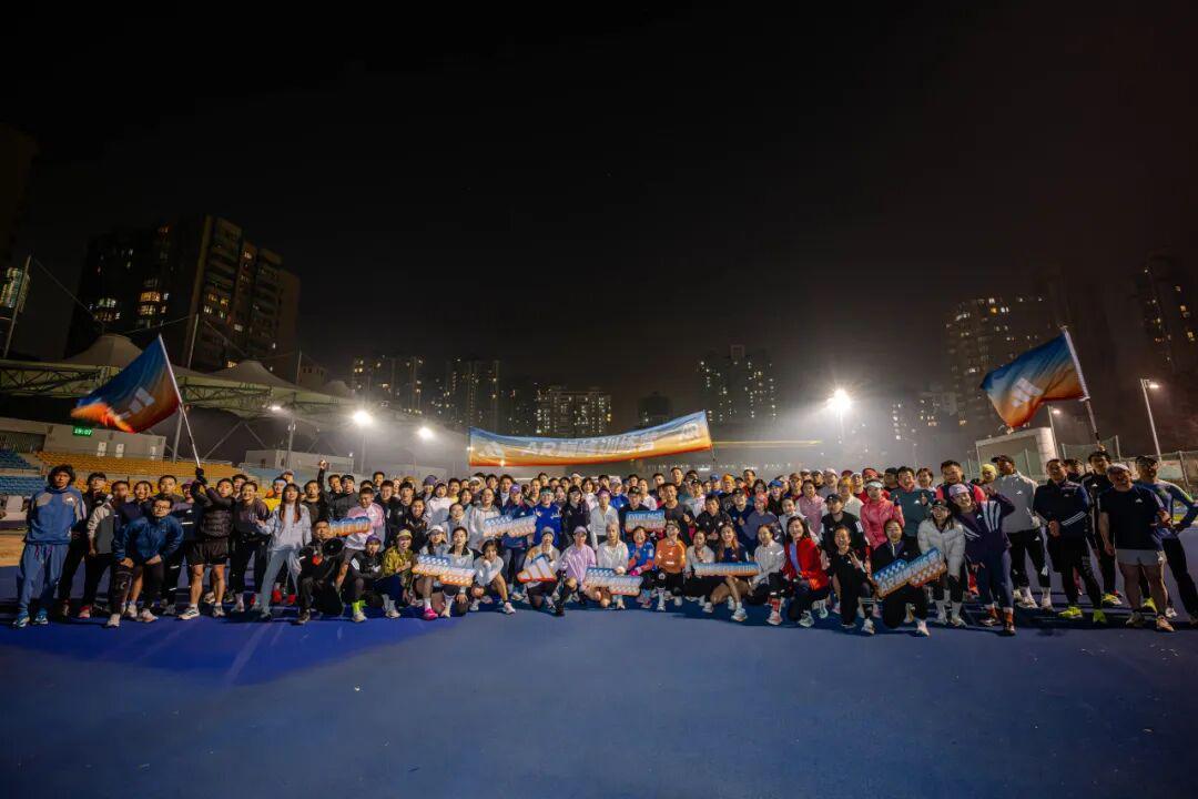 世界杯官方正版软件下载-平凡集结，向光起跑｜百练成金，逐金小队的半马启航记