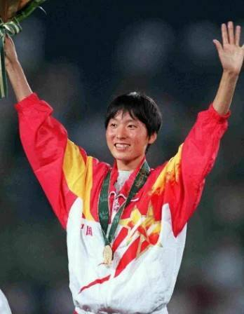 世界杯客户端更新说明-退役后移居美国,3个孩子3个爹,53岁奥运冠军王军霞现在还好吗?|中长跑|婚姻|运动员|人生|传奇_新浪体育_新浪新闻